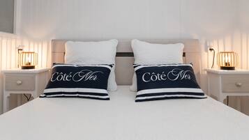 Iron/ironing board, WiFi, bed sheets