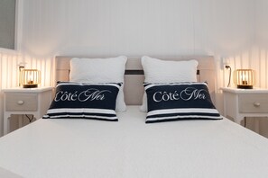 2 bedrooms, iron/ironing board, WiFi