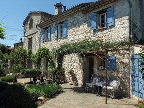 Exterior - Historic Provence apartments near Nice and Cannes (Roquefort-les-Pins)