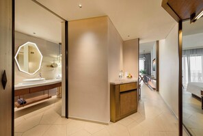 Basic Single Room, Balcony, Sea View | Bathroom - Salt Crystal Hotel By RìChū (Huidong)