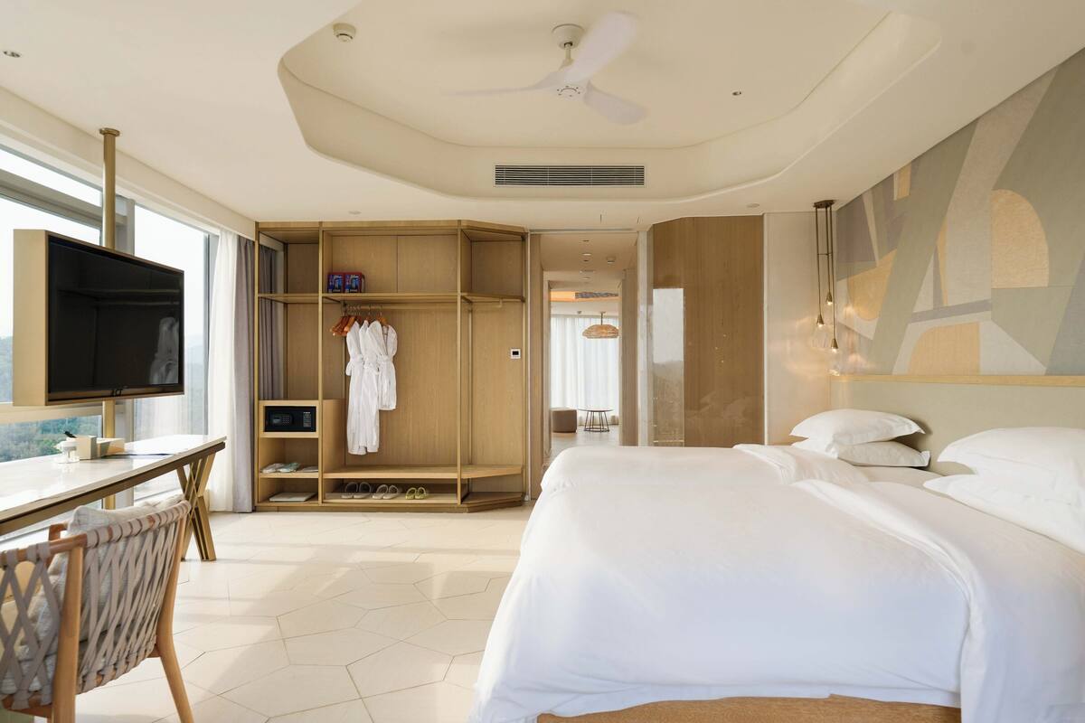 Economy Suite, Sea View | WiFi (free), bed sheets