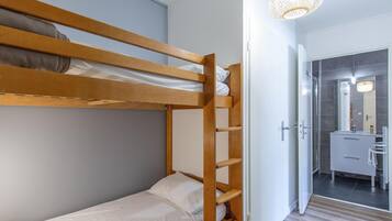 Căn hộ | 2 phòng ngủ, bộ trải giường