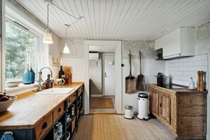 Horno, lavavajillas y cafetera y tetera