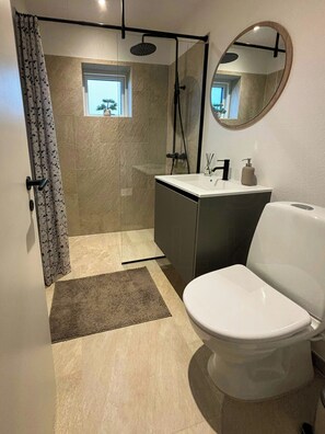 Shower - House between Skagen's coasts and high street (Skagen)