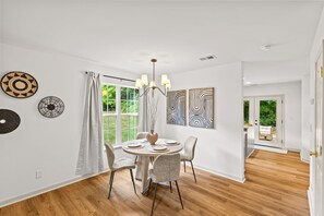 Dining - Urban Oasis in Charotte (Charlotte)