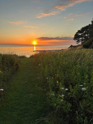 Beach - Holiday home with soul a few steps from the water (Martofte)