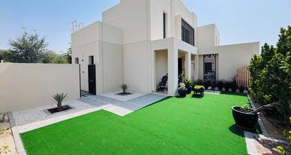 5-Beds Coastal Villa with Garden, Pool, Beaches & Parks