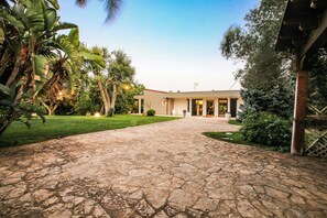 Exterior - Villa with pool in the heart of Puglia (San Michele salentino)