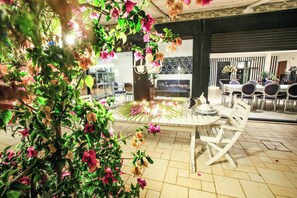 Outdoor dining - Villa with pool in the heart of Puglia (San Michele salentino)