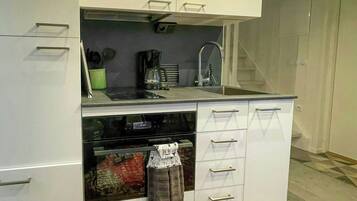 Microwave, oven, dishwasher, coffee/tea maker