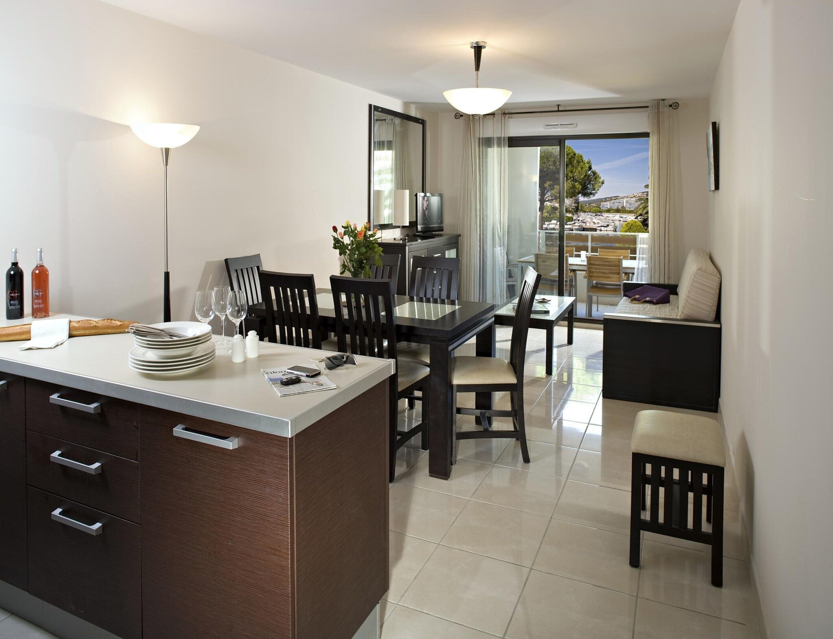 Apartment | Dining