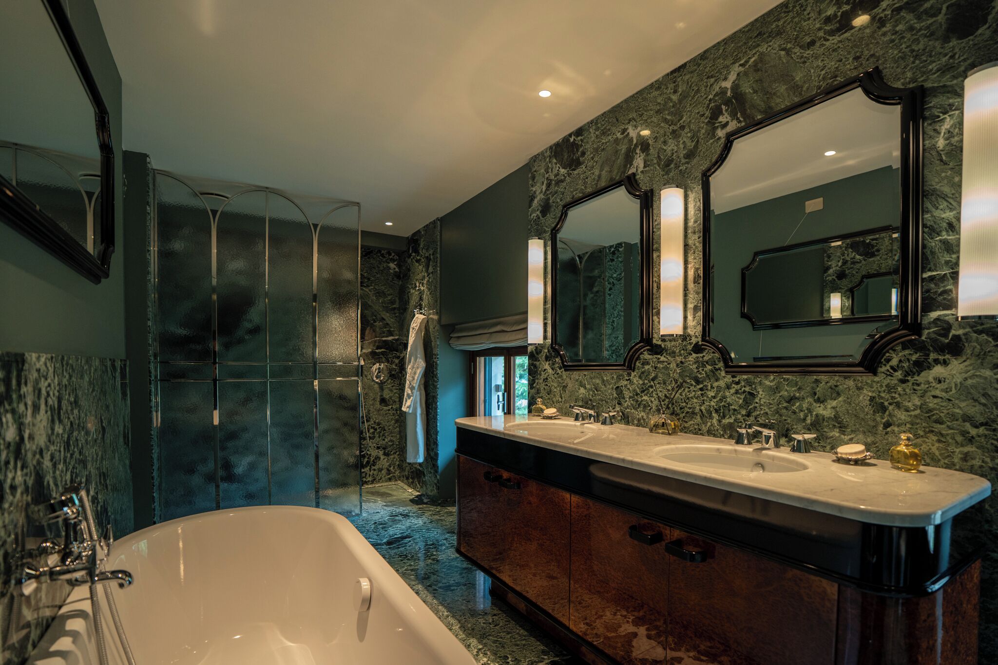 Suite, 2 Schlafzimmer | Badezimmer | Badewanne und Dusche (separat), Haartrockner, Handtücher