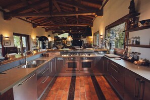 Private kitchen - Ancient monastery in the Lariani mountains (Cernobbio)