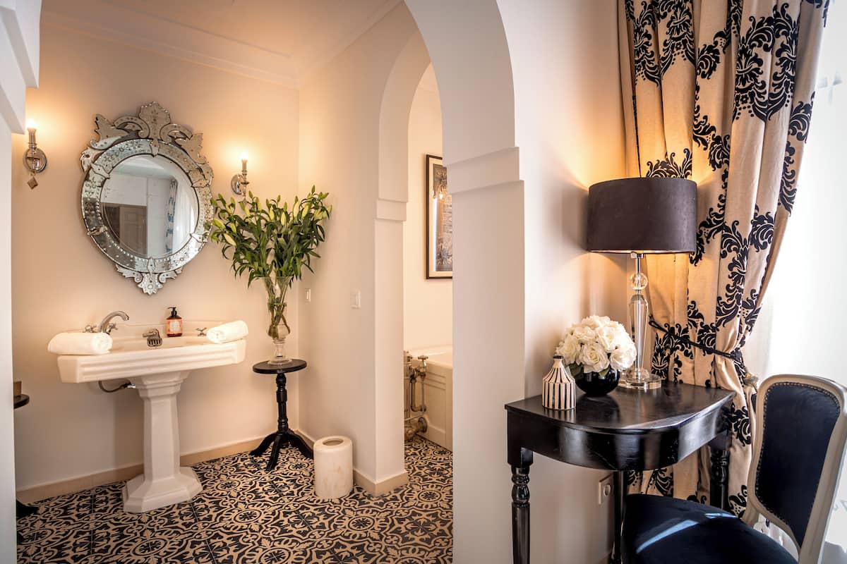 Luxury Suite, Non Smoking, Courtyard View | Bathroom | Hair dryer, bathrobes, slippers, towels