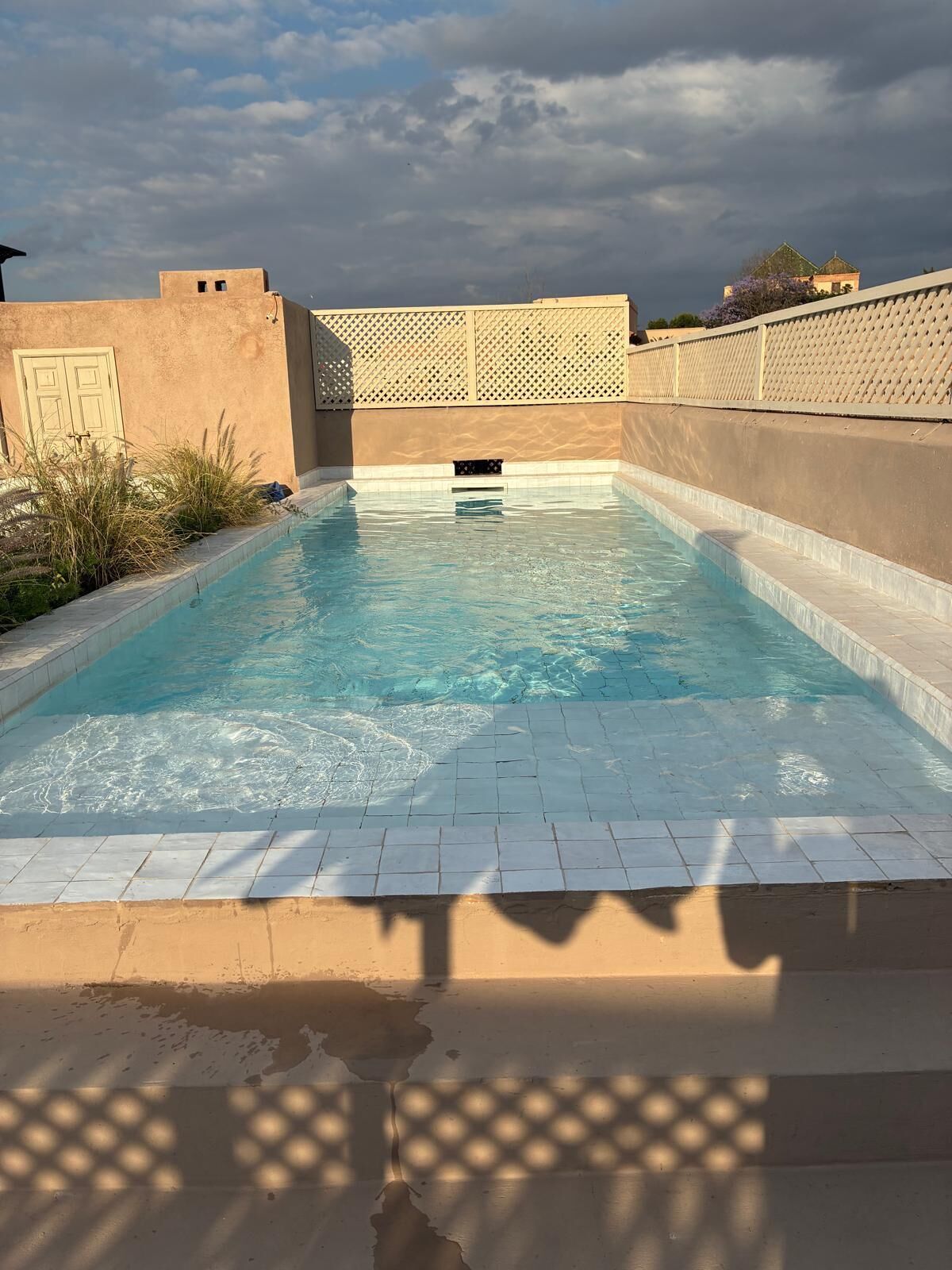 شرفة على السطح