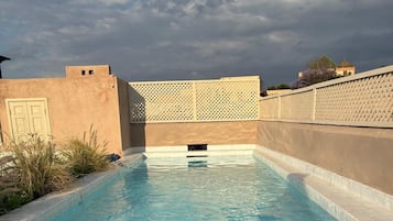 شرفة على السطح