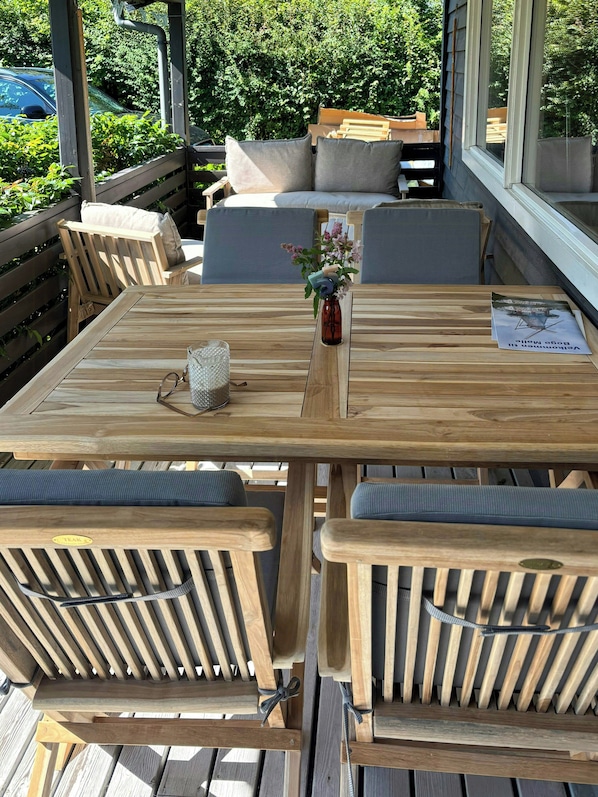 Outdoor dining - Summer house by Camønoen trail on Bogø (Bogø By)