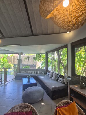 Living area - Tranquil 2-bedroom house with AC in charming Canggu (Kuta)
