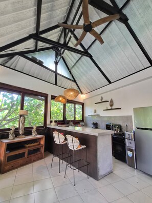 Private kitchen - Tranquil 2-bedroom house with AC in charming Canggu (Kuta)