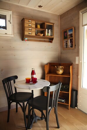 Dining - La Télécabine Guest Room (La Balme-de-Thuy)