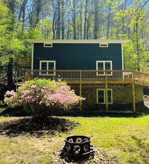 Exterior - Serene 3-bedroom creekside cabin close to Blue Ridge (Morganton)
