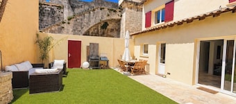 VILLA AIGUES MORTES INTRA MUROS WITH GARDEN VIEW SOUTH RAMPART