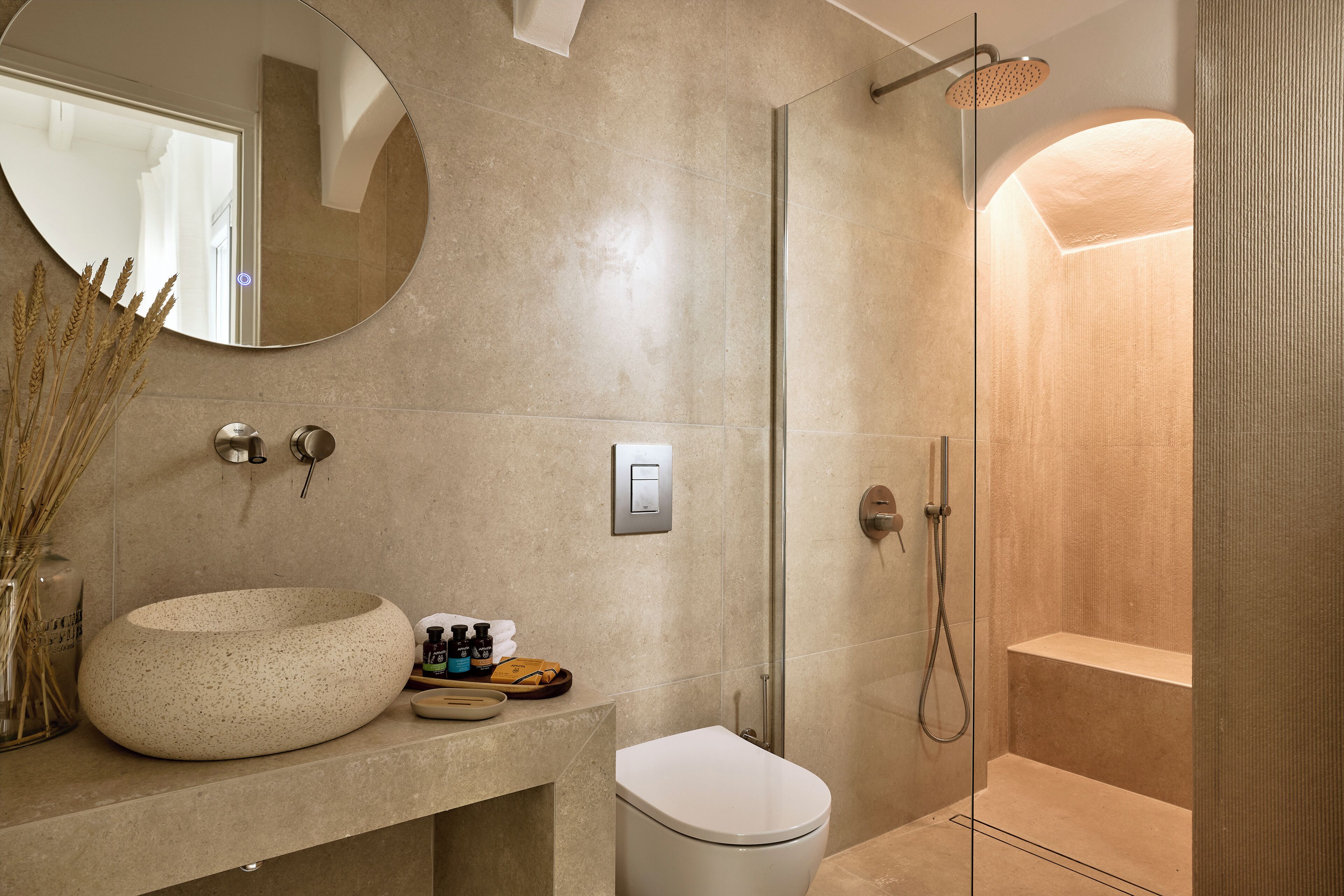 Villa Soleil Milos - Delmar Collection | Bagno | Doccia, asciugacapelli, pantofole, asciugamani