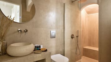 Villa Soleil Milos - Delmar Collection | Bagno | Doccia, asciugacapelli, pantofole, asciugamani