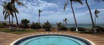 Costa Azul Suite|Balcony+Pool+BBQ|Right at Beach