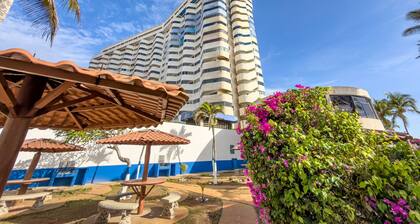 Costa Azul Suite|Balcony+Pool+BBQ|Right at Beach