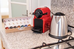 Kaffe og/eller kaffemaskine