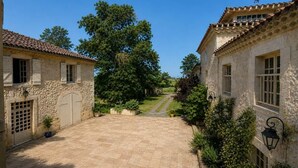 Property grounds - "La Tricherie" Vacation Rental in the Gers (Crastes)