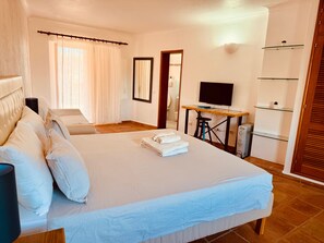 1 bedroom, iron/ironing board, free WiFi, bed sheets - Studio Apartment With Pool Meia Praia Beach, Lagos (Lagos)