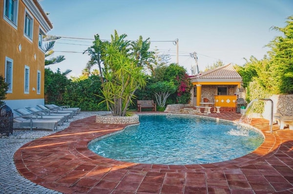 Studio Apartment With Pool Meia Praia Beach, Lagos - Lagos