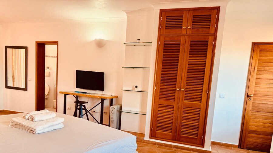 Studio Apartment With Pool Meia Praia Beach, Lagos