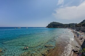 Beach nearby, beach towels - [Paradise with Terrace] Gratis parkering • SmartTV (Finale Ligure)