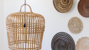 A hanging light fixture with a woven design, a staircase, and a wall with circular woven patterns. - Luxury Villa on Prata Costa With Private Pool, Terrace With Lagoon View (Caldas da Rainha)