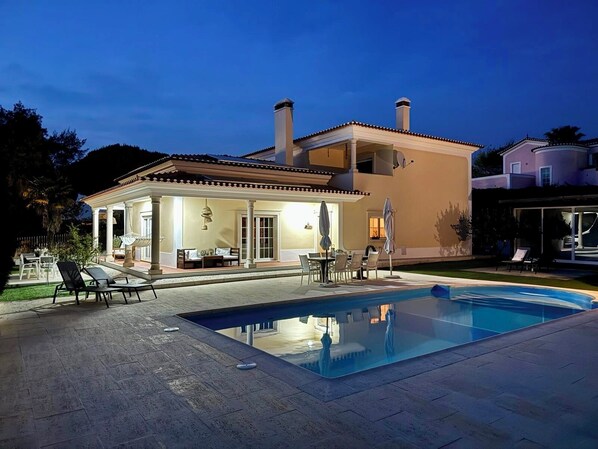 Outdoor pool - Luxury Villa on Prata Costa With Private Pool, Terrace With Lagoon View (Caldas da Rainha)