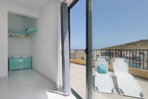 Interior - Jacuzzi Penthouse with Large Terrace & Views (Żebbuġ)