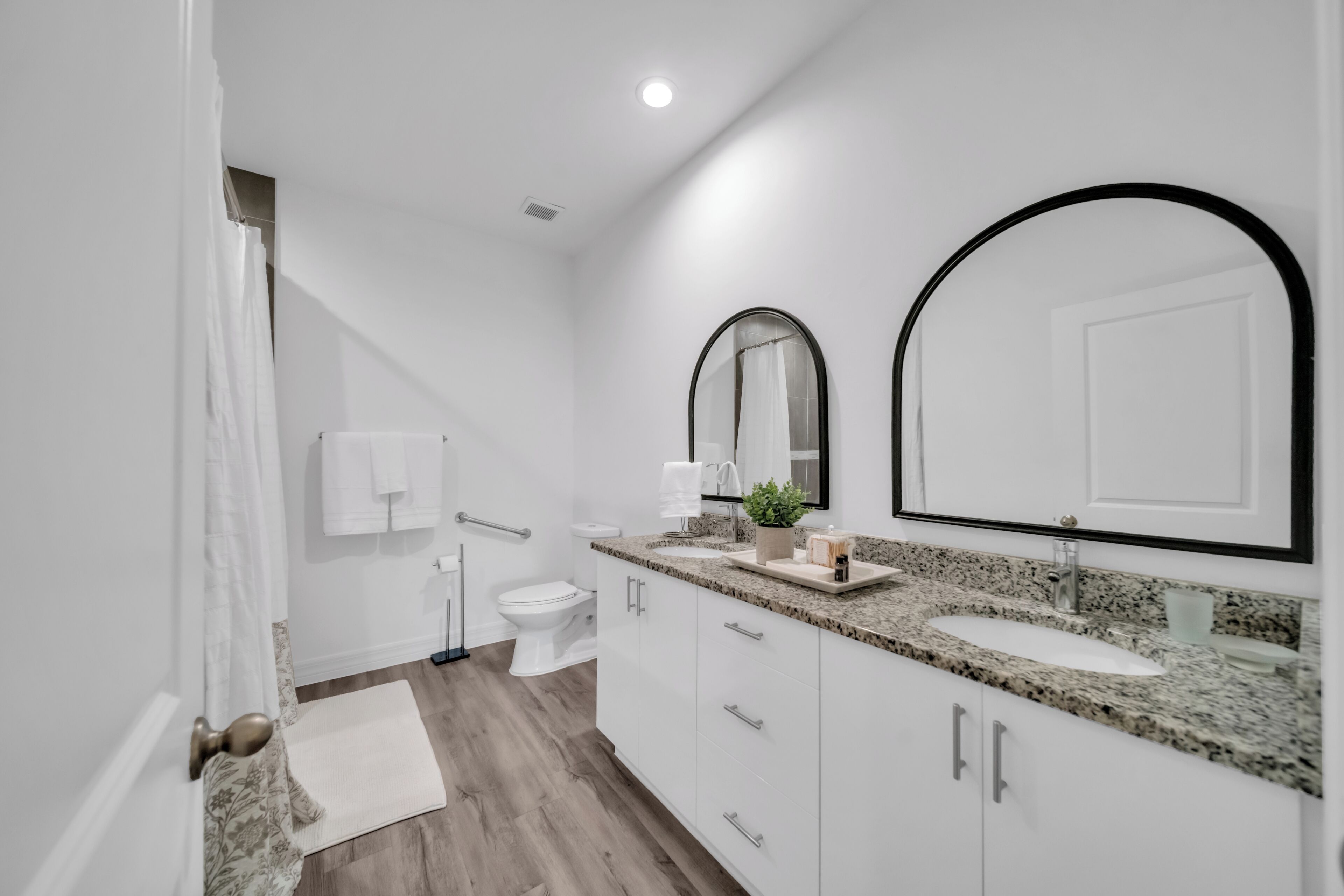 Maison, vue jardin | Salle de bain