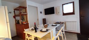 Dining - Apartment 'Parenthèse Alpine' with Mountain View and Private Terrace (La Plagne-Tarentaise)