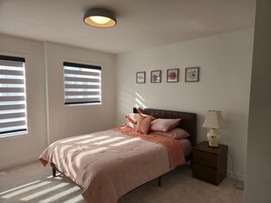 Room - West Edmonton 3 Bed Retreat/ Perfect for Families (Edmonton)