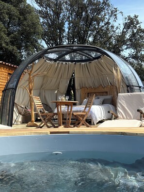 Bain à remous extérieur