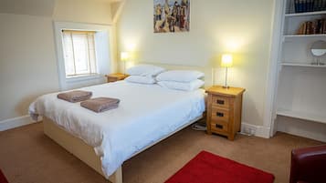 5 bedrooms, WiFi (free), individually decorated, individually furnished