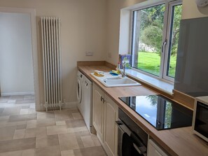 Dishwasher, cookware/dishes/utensils - Edengrove (Aberfeldy)