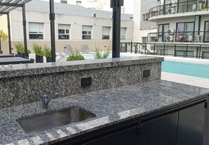 Seasonal outdoor pool, pool loungers - Rent Up - San Telmo Amenities Premium (Buenos Aires)
