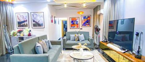 Junior Room, Balcony, City View | Living area