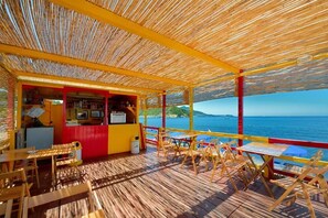 Outdoor dining - la capannina rooms (Procida)