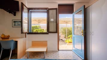 In-room safe, soundproofing, free WiFi