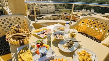 Free daily full breakfast